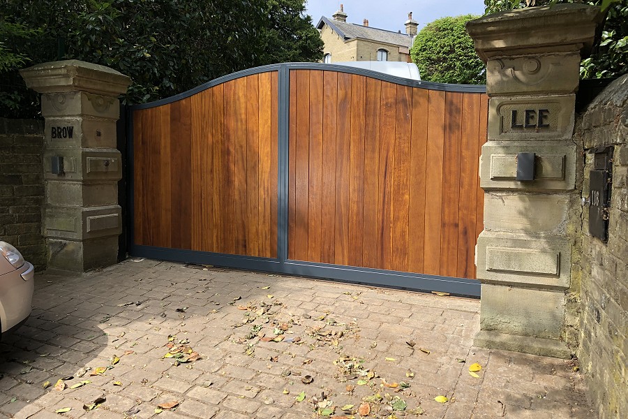 5 Benefits of Using Composite Wood Panels on Your Electric Gate