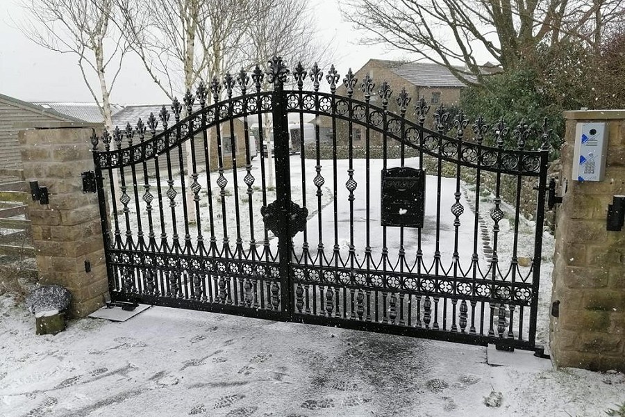 Electric Gate Servicing Before Winter